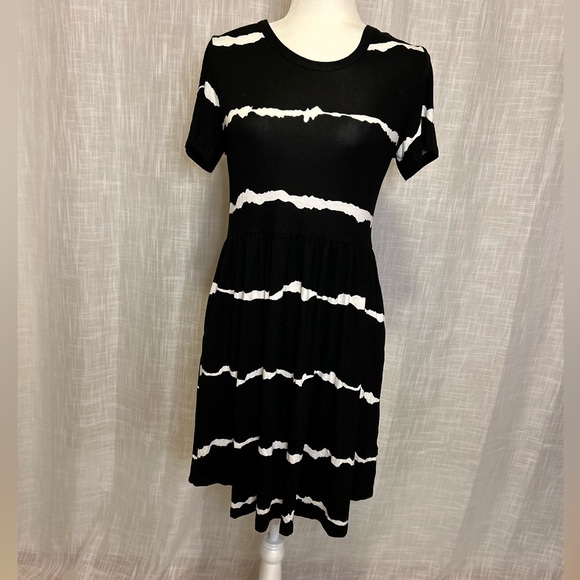 Women's Casual Flowy Pleated Loose Dresses with Pockets - Picture 4 of 10